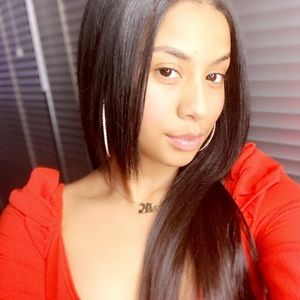 Meet your Posher, Nia